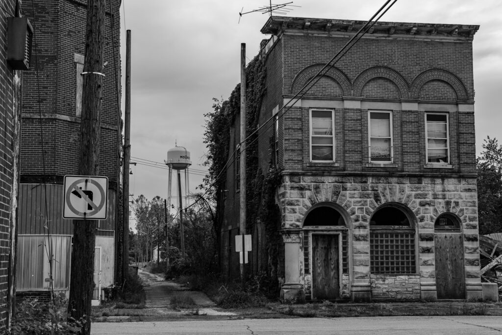 Abandoned tavern restaurant Mounds IL – vacant two-story stone façade building in Mounds Illinois