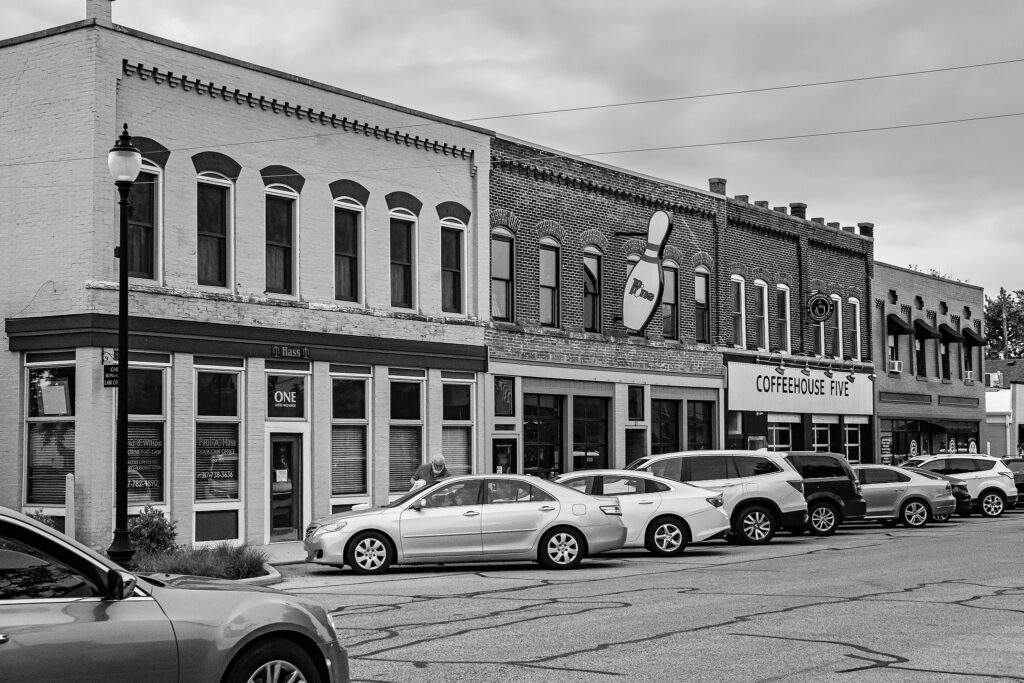 The 10 Pins Bowling Alley in Franklin, Indiana, with Coffeehouse Five sharing the same building.