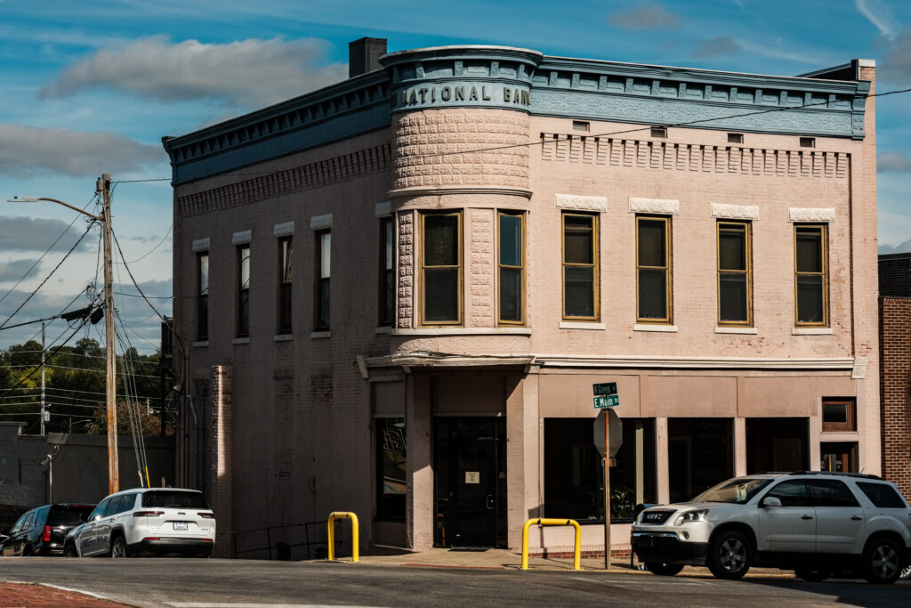 Color photo of the Third National Bank building at 112 North Green Street, Glasgow, Kentucky, located on the corner of North Green and East Main.