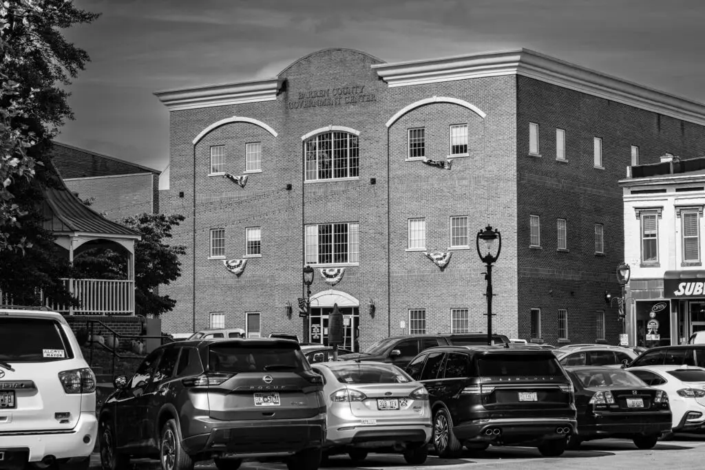 Black-and-white photograph of the Barren County Government Center at 117 North Public Square, Glasgow, Kentucky.